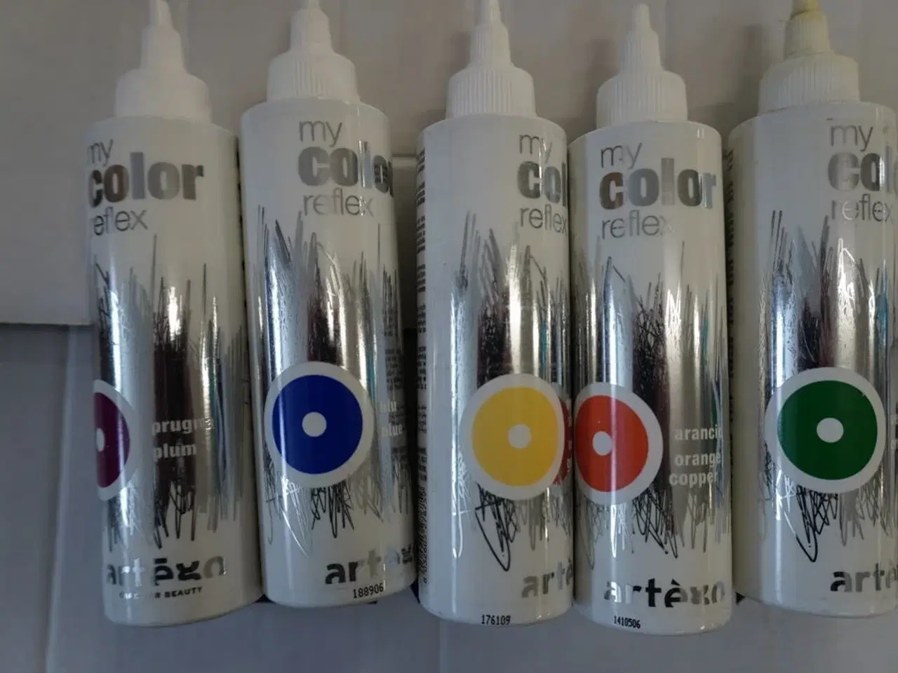 Billede 2 - Kasse med hårfarve, Artego, 200ml.