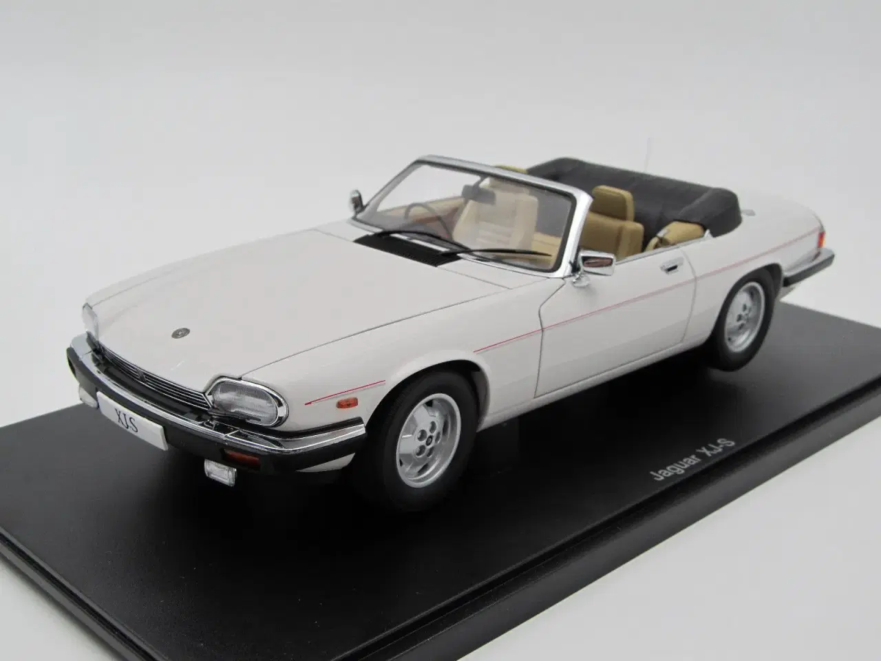 Billede 10 - 1976 Jaguar XJ-S V12 Cabriolet 1:18  Fre