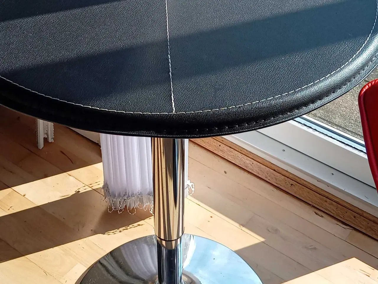 Billede 2 - To bar stole og bord
