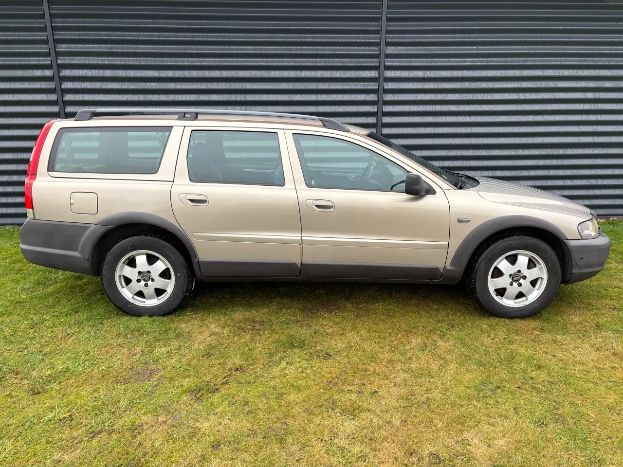 Billede 2 - Volvo V70 XC 2,4 T 200 - Velkørende Bil