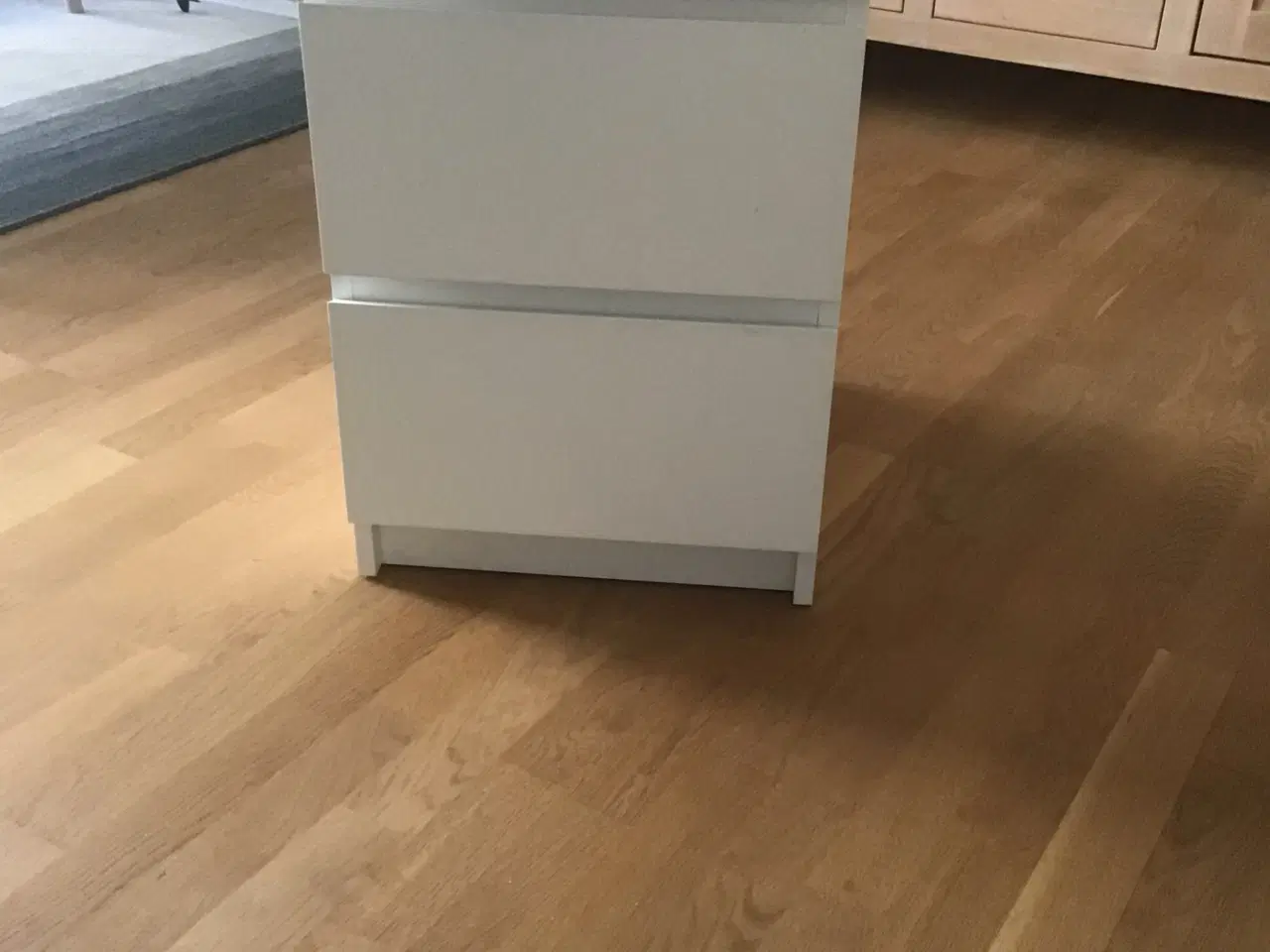 Billede 1 - Hvide sengeborde 2 stk.