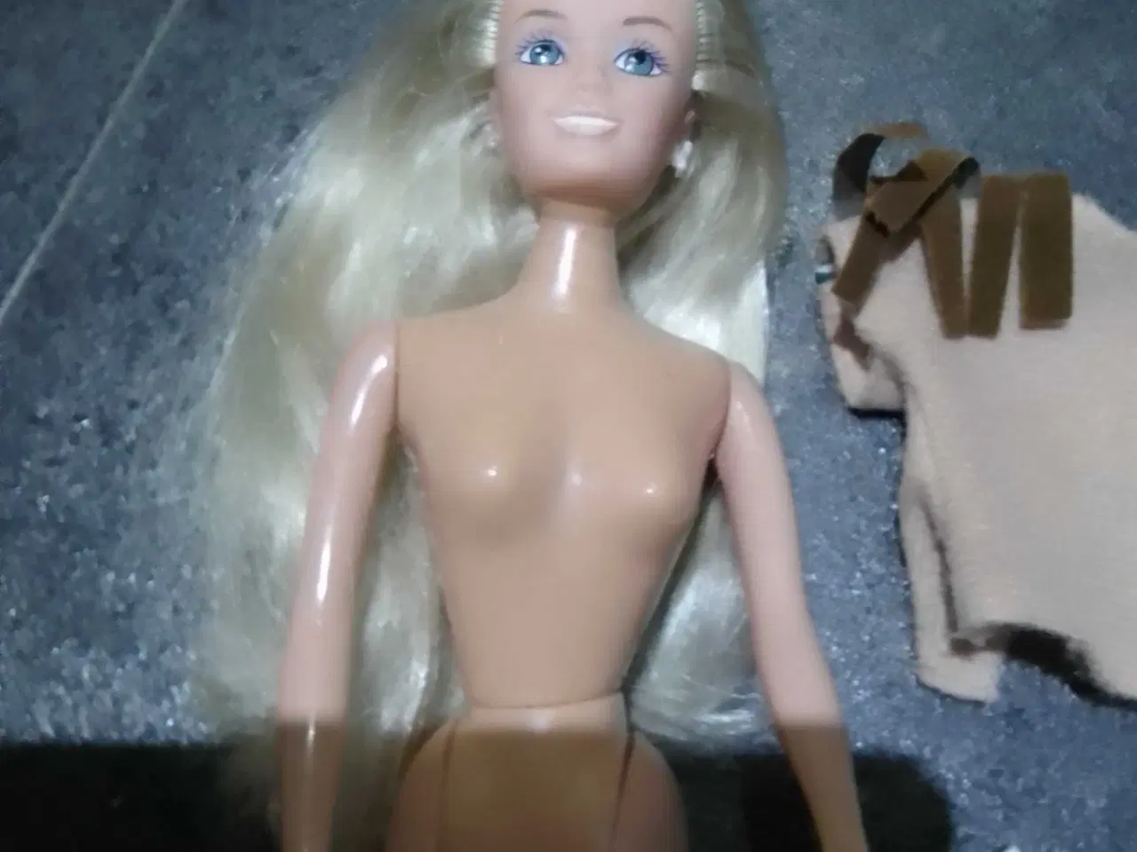 Billede 7 - Dukke med indianer tøj, ala barbie