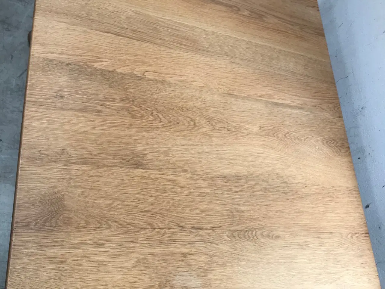 Billede 2 - Spisebord i massivt egetræ