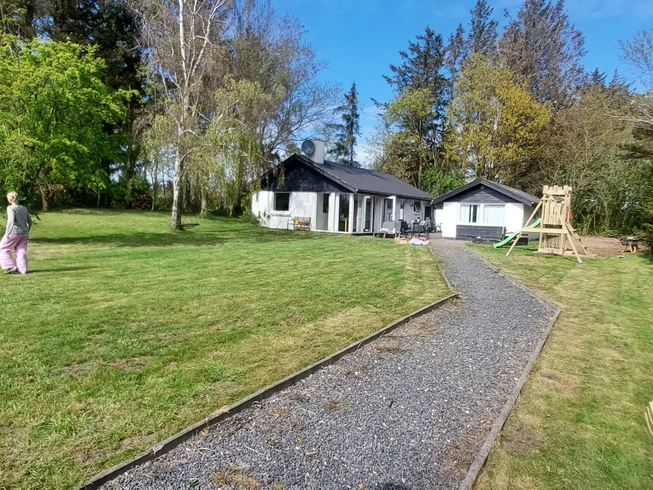 Billede 1 - Sommerhus lejes ud