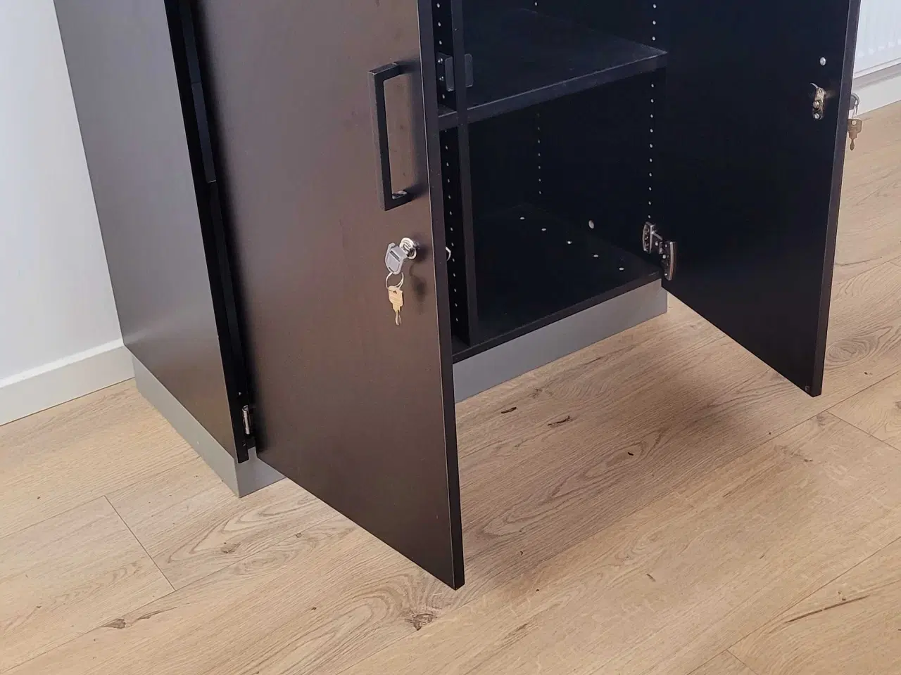 Billede 2 - Kontorskab EFG med 2 tilhørende nøgler
