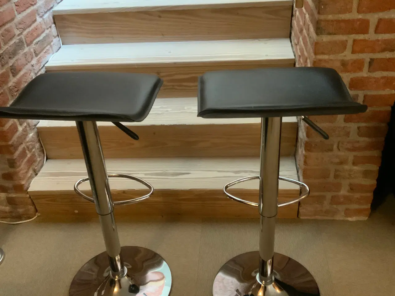 Billede 3 - 2 barstole med hæve sænke funktion