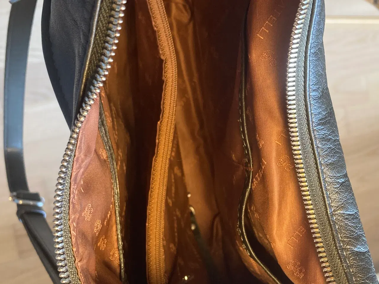 Billede 6 - Olivengrøn skindtaske fra Fratelli