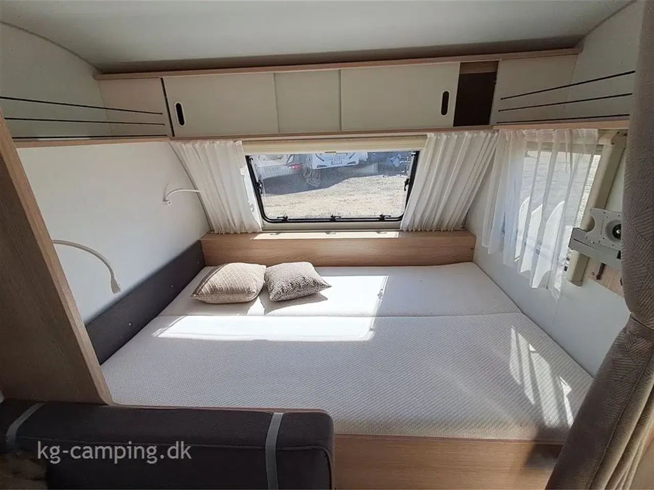 Billede 5 - 2022 - Adria Aviva 522 PT   Letvægtsvogn med 3 køjer og Isabella Sun Shine Plus solsejl