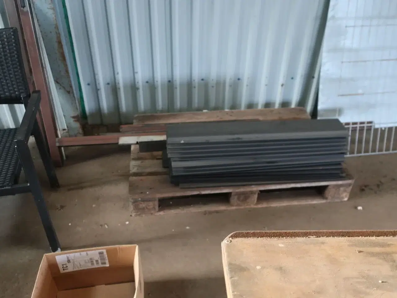 Billede 20 - 2 stk. rullebukke, paller, reoler, reservedele, værktøj, stiger m.m.