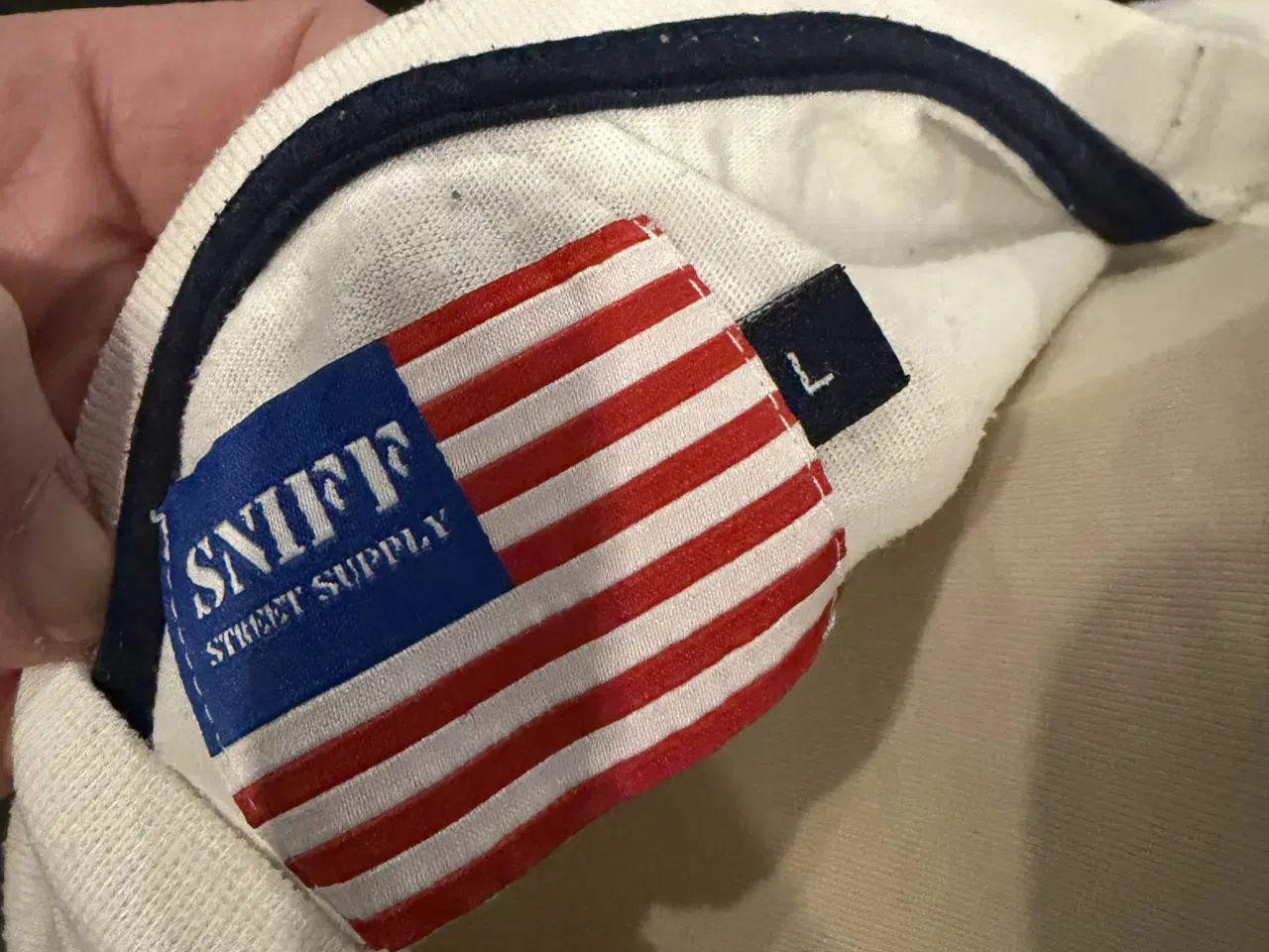 Billede 4 - Hvid T-shirt fra Sniff Street Supply.