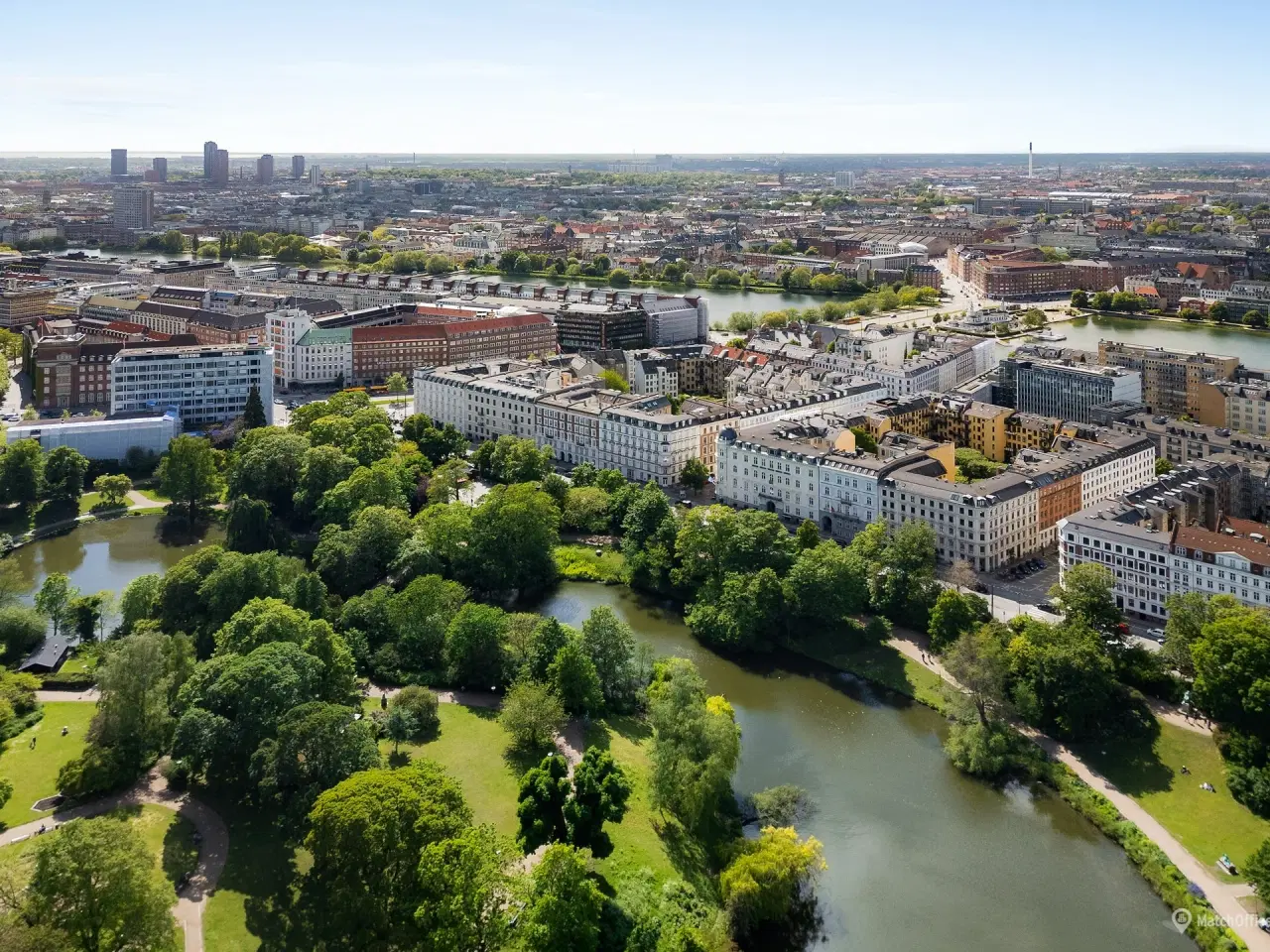 Billede 2 - Nyistandsat stuelejemål i København K - Masser af lys og høje lofter