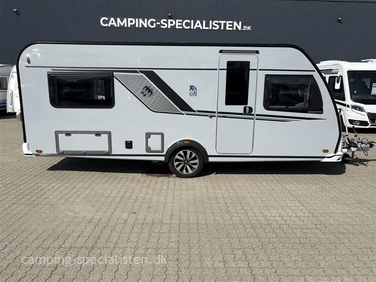 Billede 1 - 2022 - Knaus Südwind 540 UE "60 Years Celebration"   Knaus Südwind 540 UE 60 years 2022 - Se den nu hos Camping-Specialisten.dk