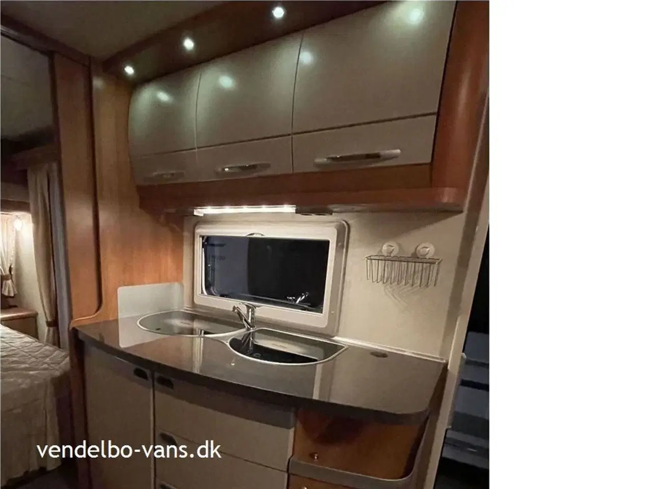 Billede 5 - 2009 - Hobby Excellent 540 UFF Stor fritstående dobbeltseng og panorama vinduer