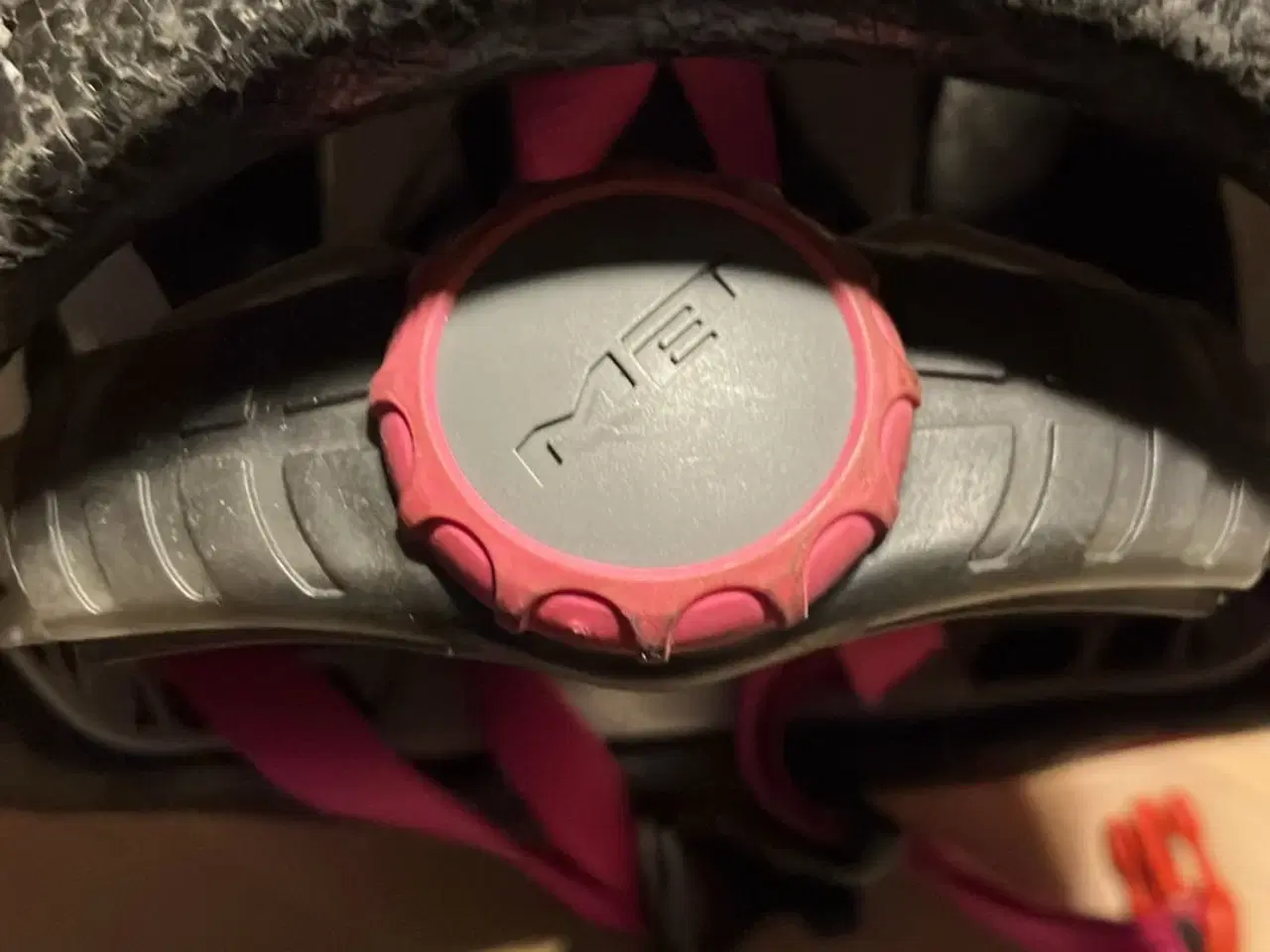 Billede 2 - Cykelhjelm til barn, justerbar