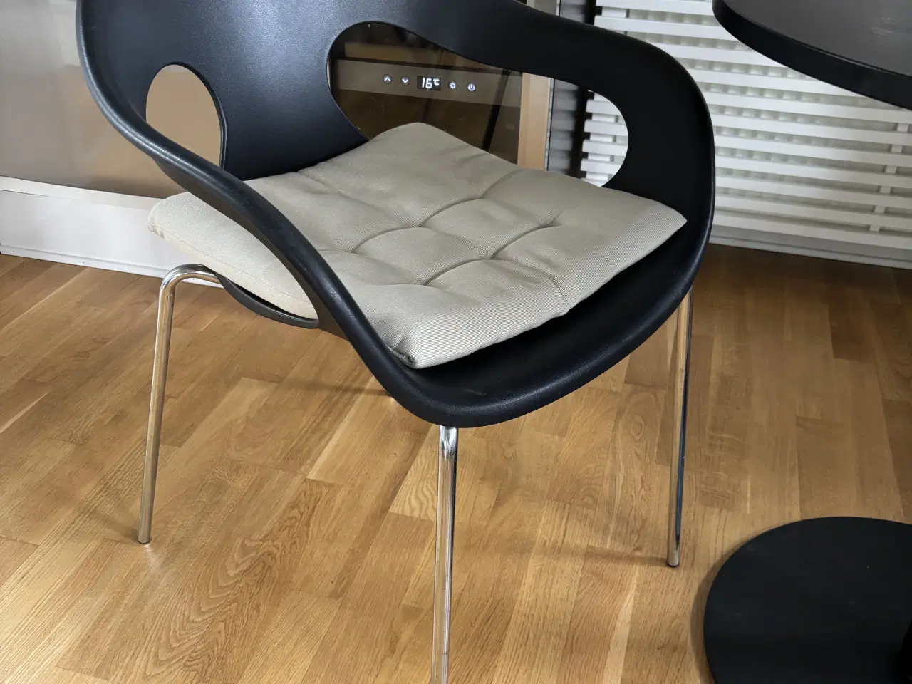 Billede 4 - Bogart stol . Sort