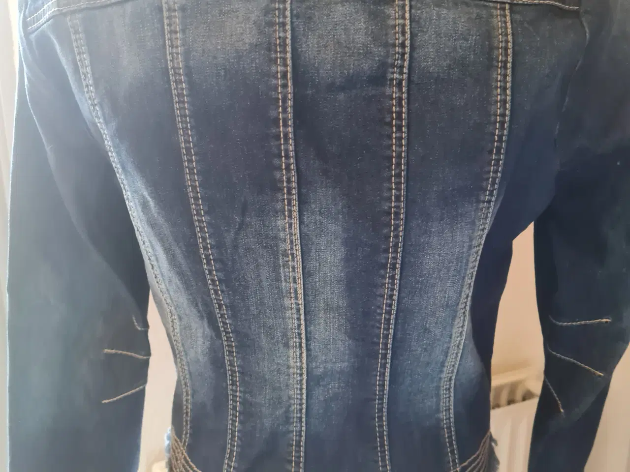 Billede 2 - Denim jakke str 40 L fra Cream 