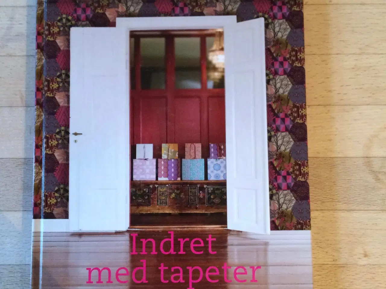 Billede 1 - Indret med tapeter, Andrea Larsson