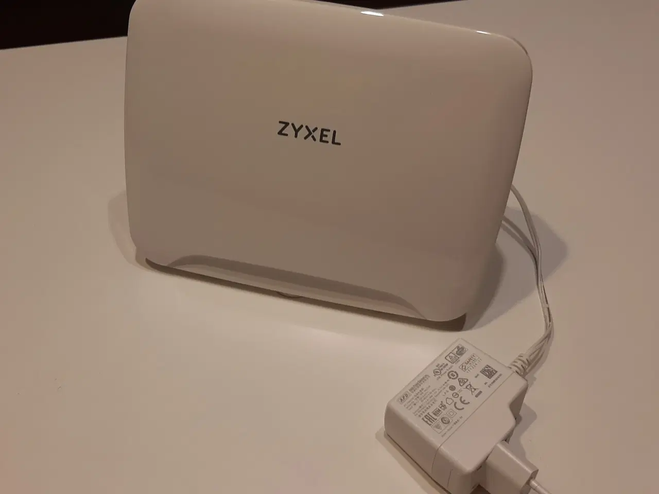 Billede 2 - 4G⚪Zyxel LTE3316-M604, til simkort, med VOIP.