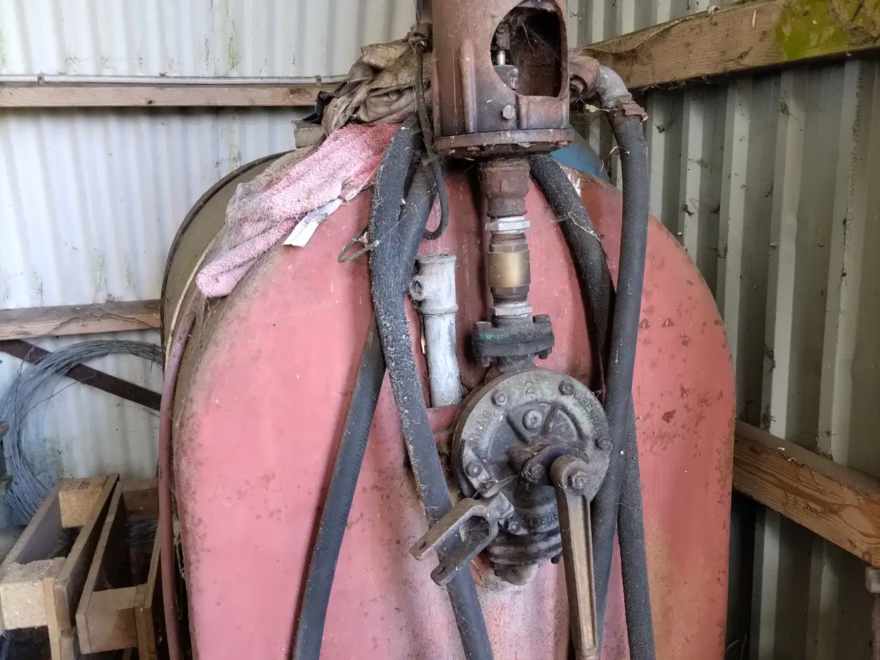 Billede 1 - Diesel tank med pumpe 