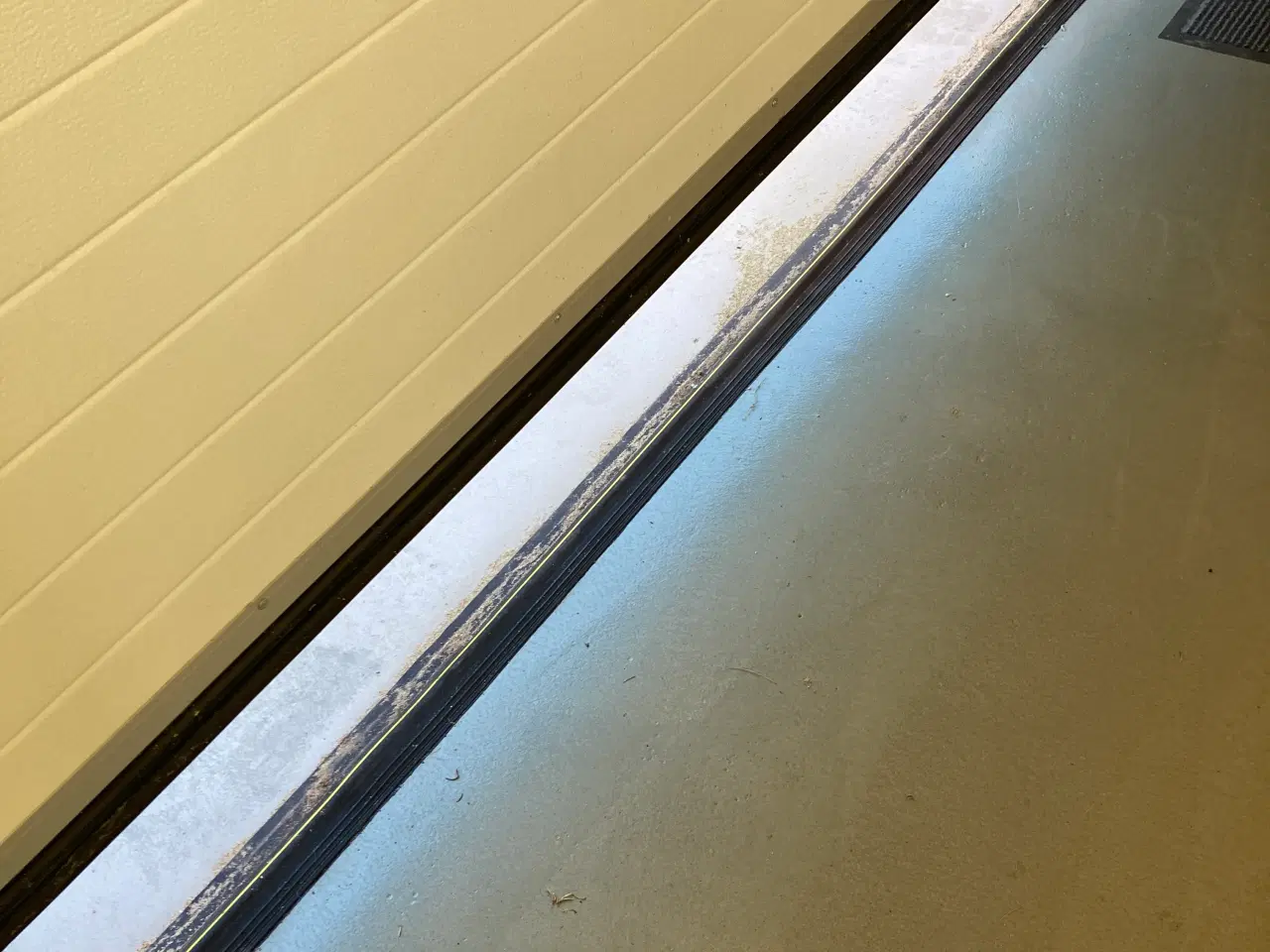 Billede 3 - Bundliste til garage port