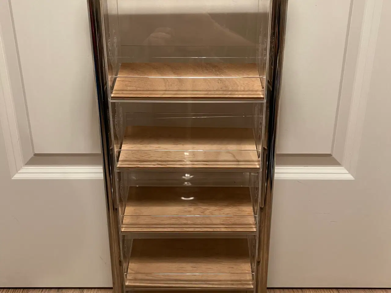 Billede 1 - Smukt udstillings skab