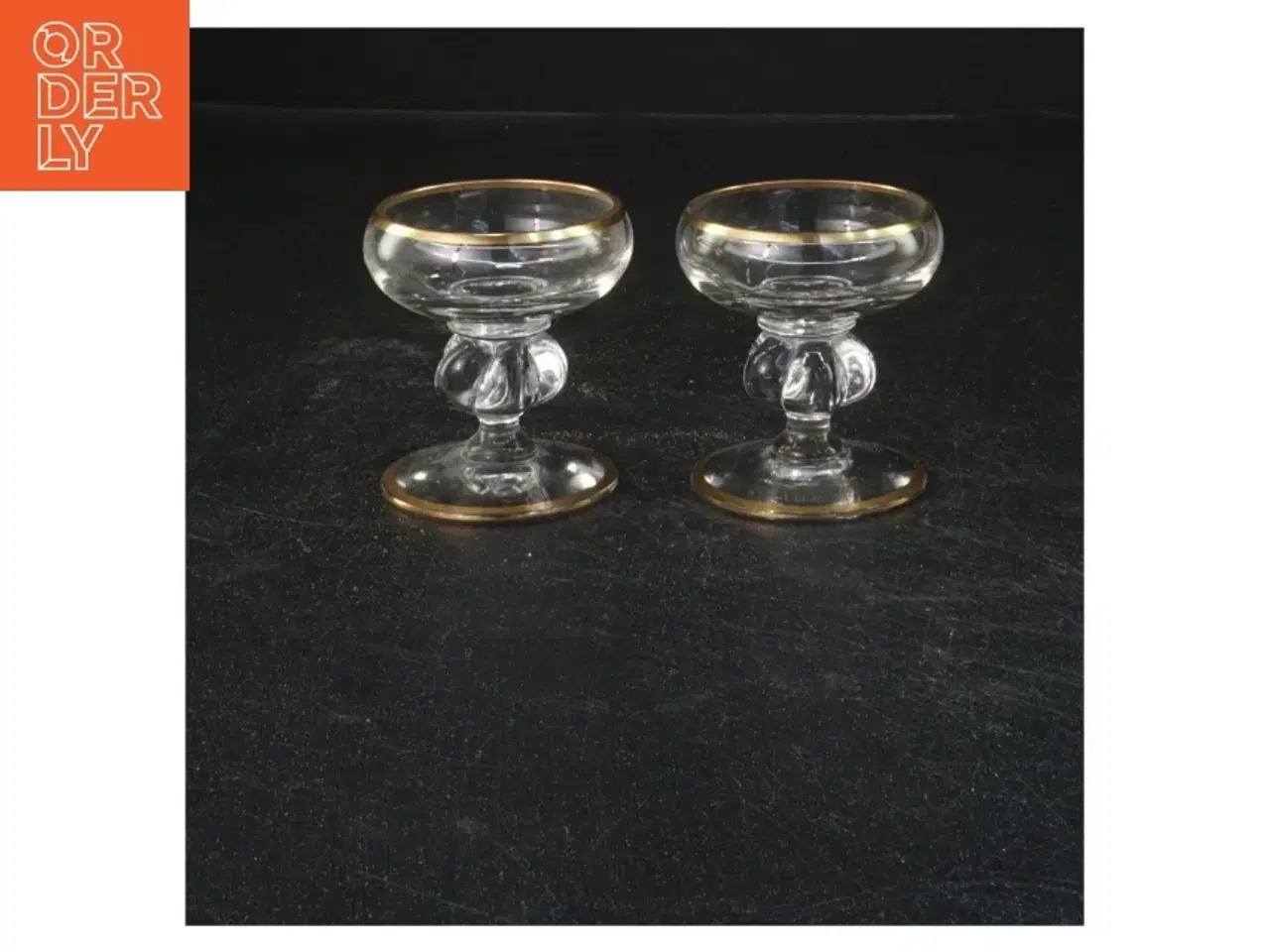 Billede 1 - To glaslysestager med guldkant (str. 6,5 x 6 cm)