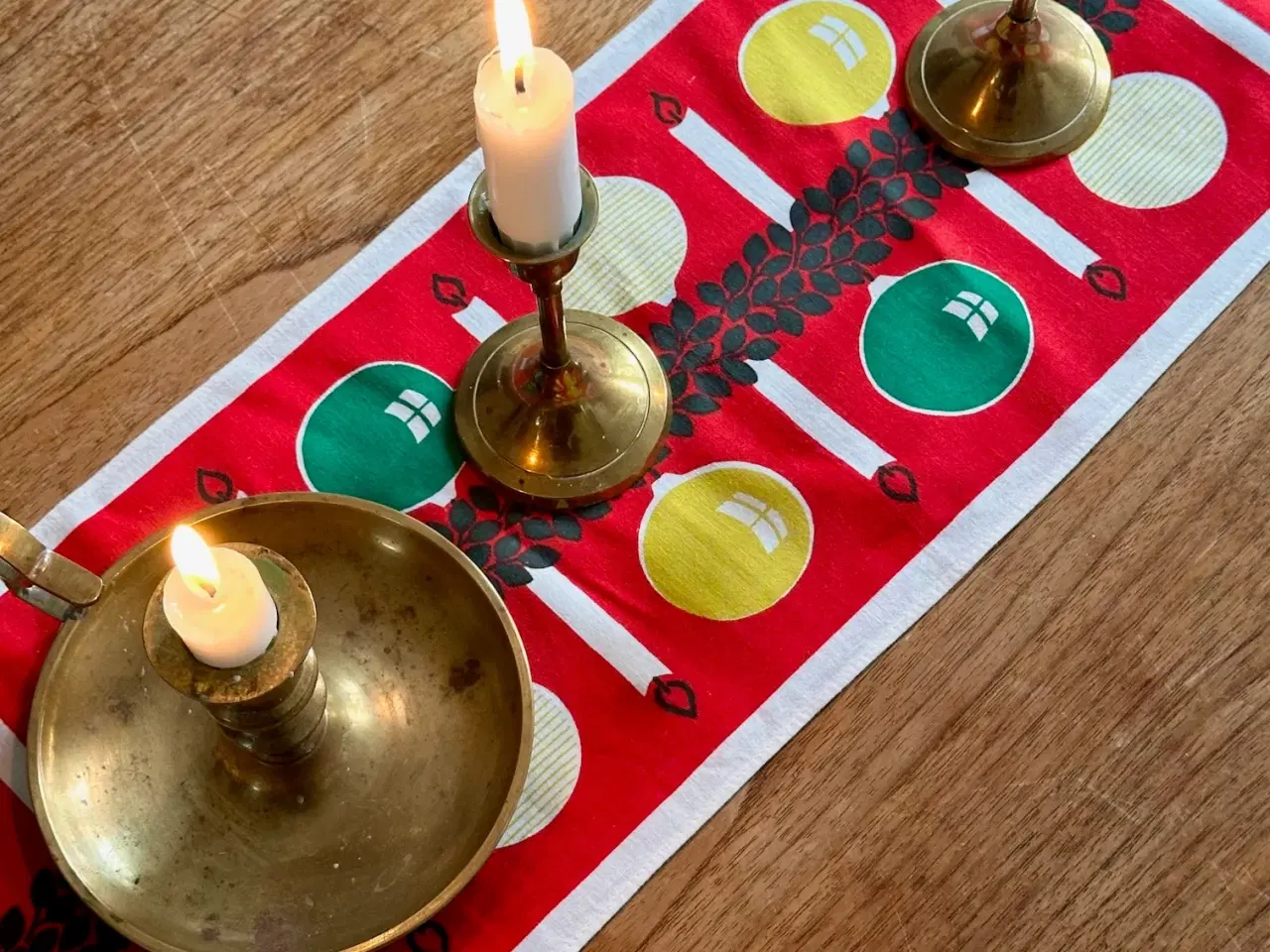 Billede 3 - Retro bordløber m julekugler, 133 x 20 cm