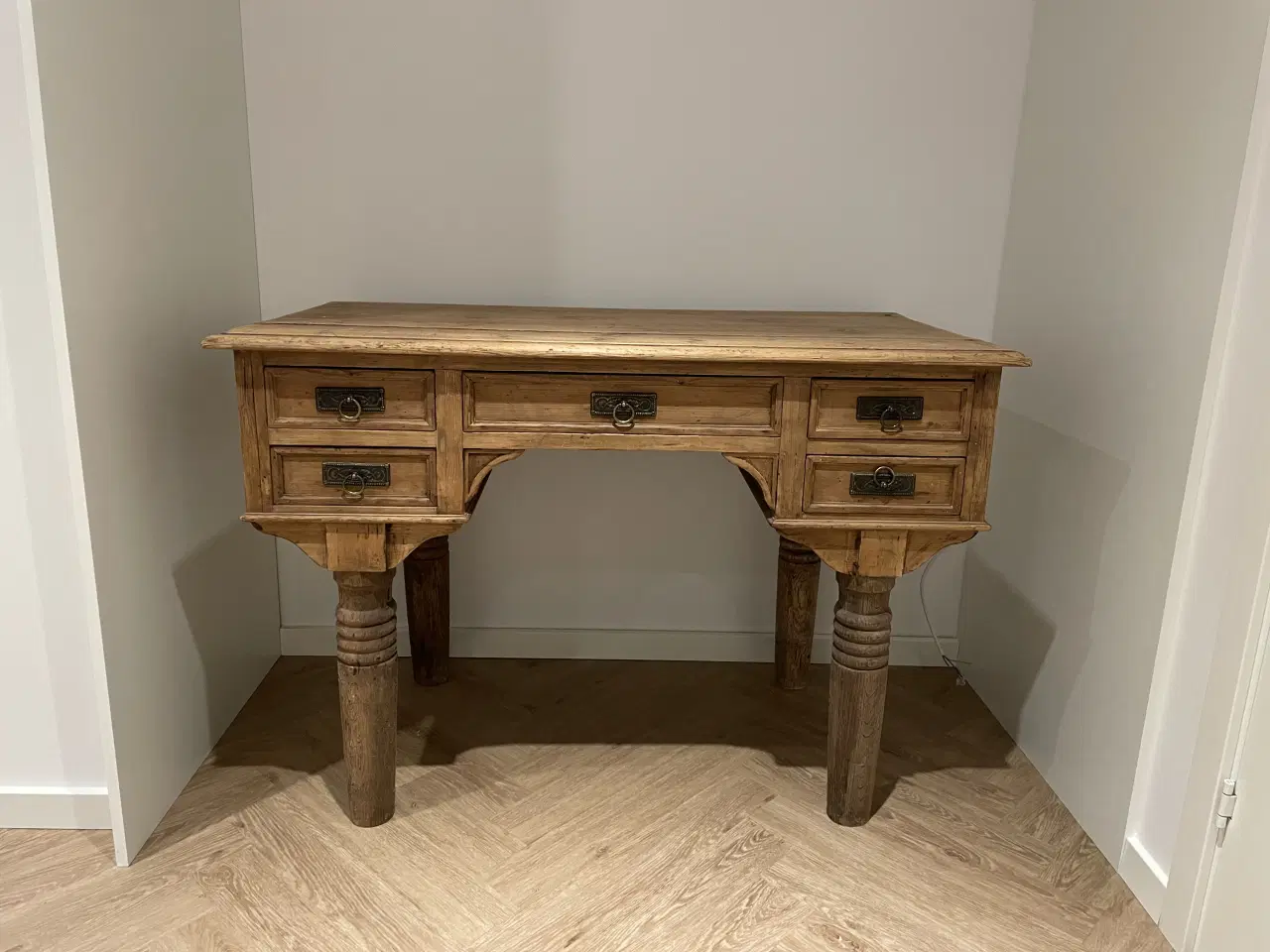 Billede 1 - Skrivebord i træ