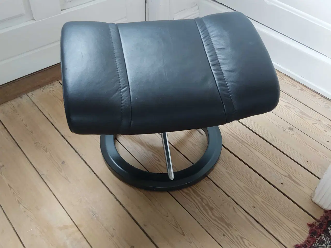 Billede 2 - Stressless skammel med signatur stel. Nypris 5700