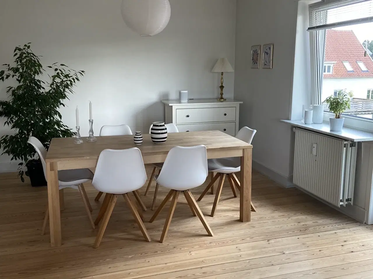 Billede 1 - Bord og 6 stole 