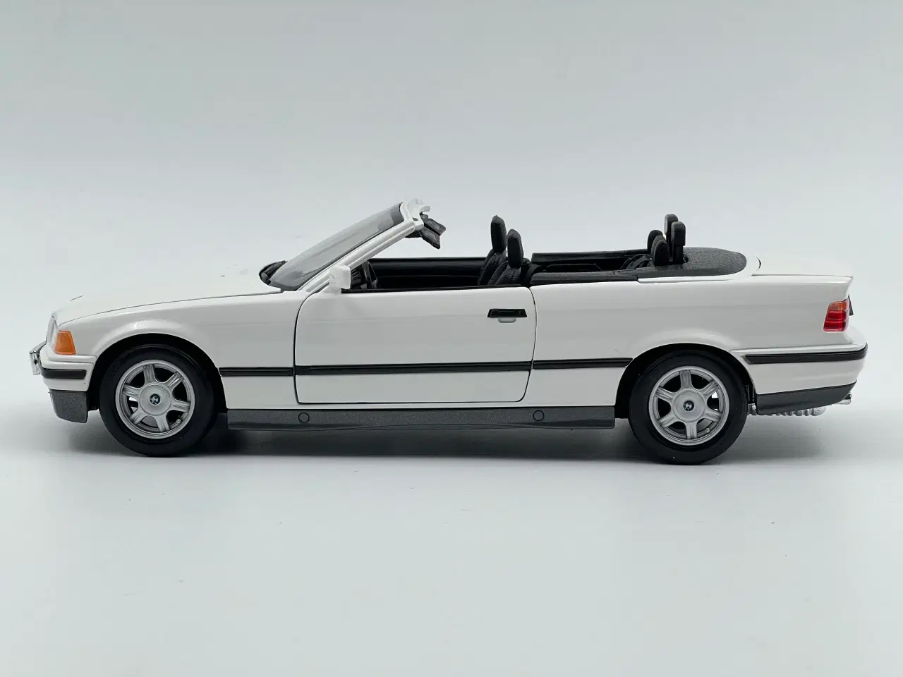 Billede 3 - 1993 BMW 325i Cabriolet E36 - 1:18