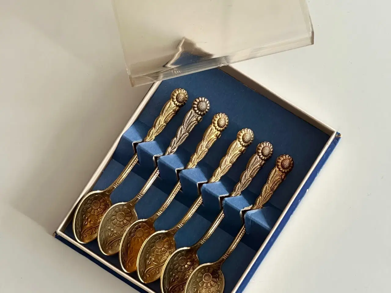 Billede 2 - Mokkaskeer, forgyldte m blomster, Denmark, 6 stk samlet