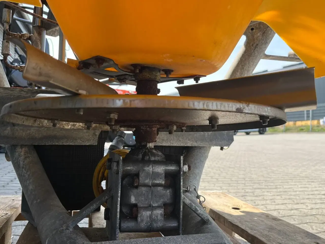 Billede 10 - Jar-Met n020 Saltspreder til lille traktor