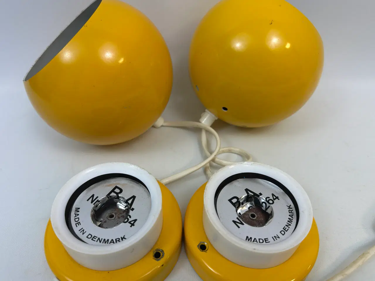 Billede 11 - 2 stk. gule kuglelamper (retro)