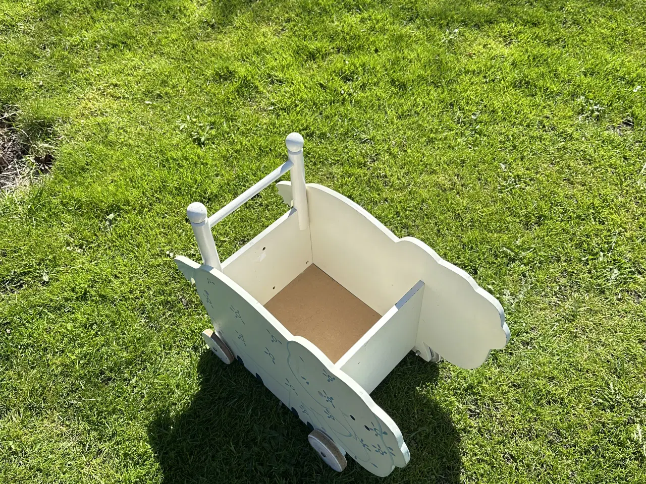 Billede 2 - 2 små dukke vogne 