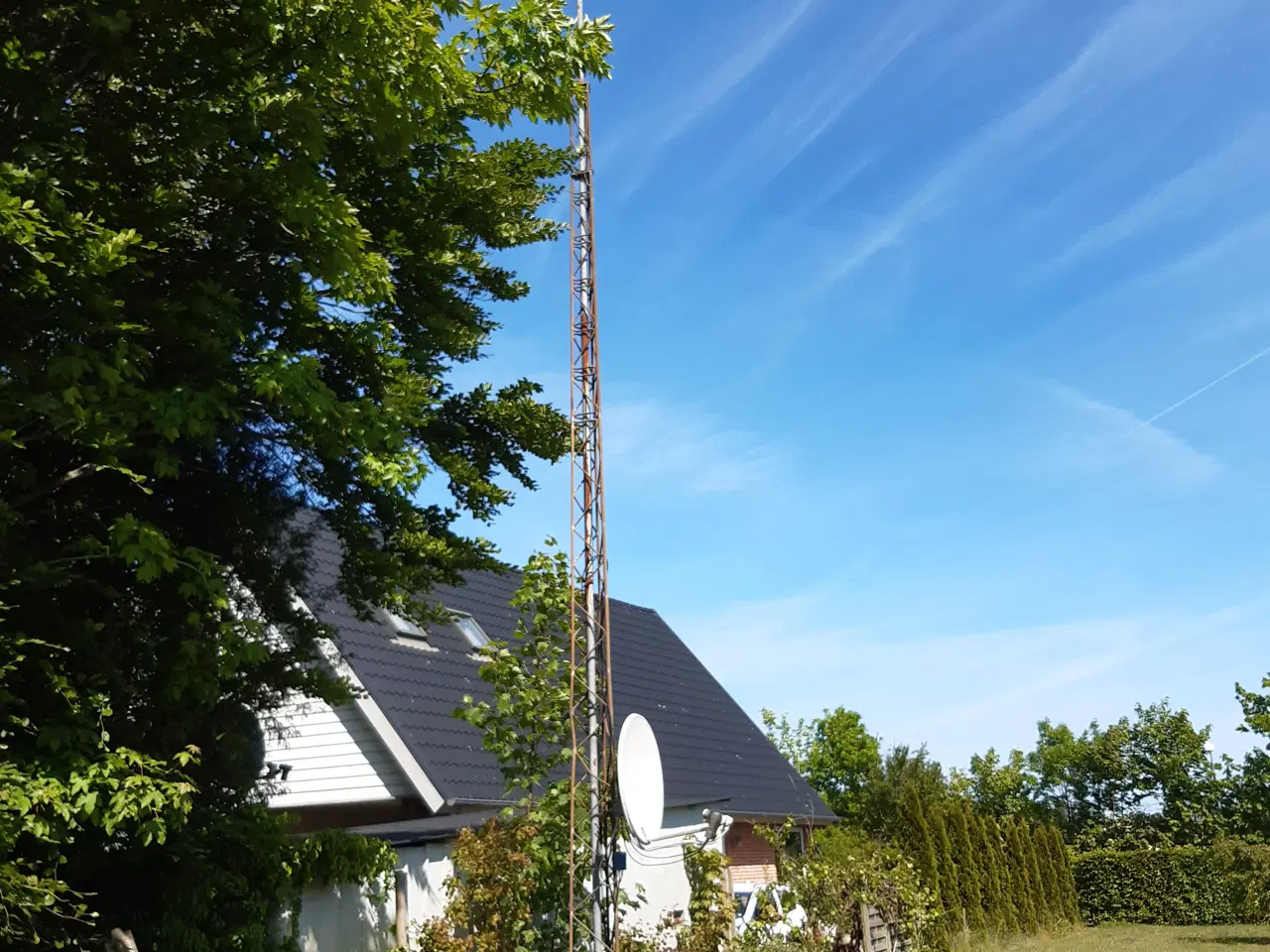 Billede 2 - Gittermast 7 mt, + 6 mt, rør og sokkel