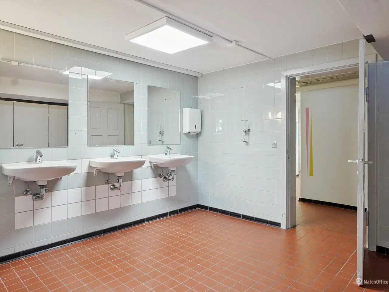 Billede 16 - Velbeliggende erhvervslejemål – ideelt til kontor med lager