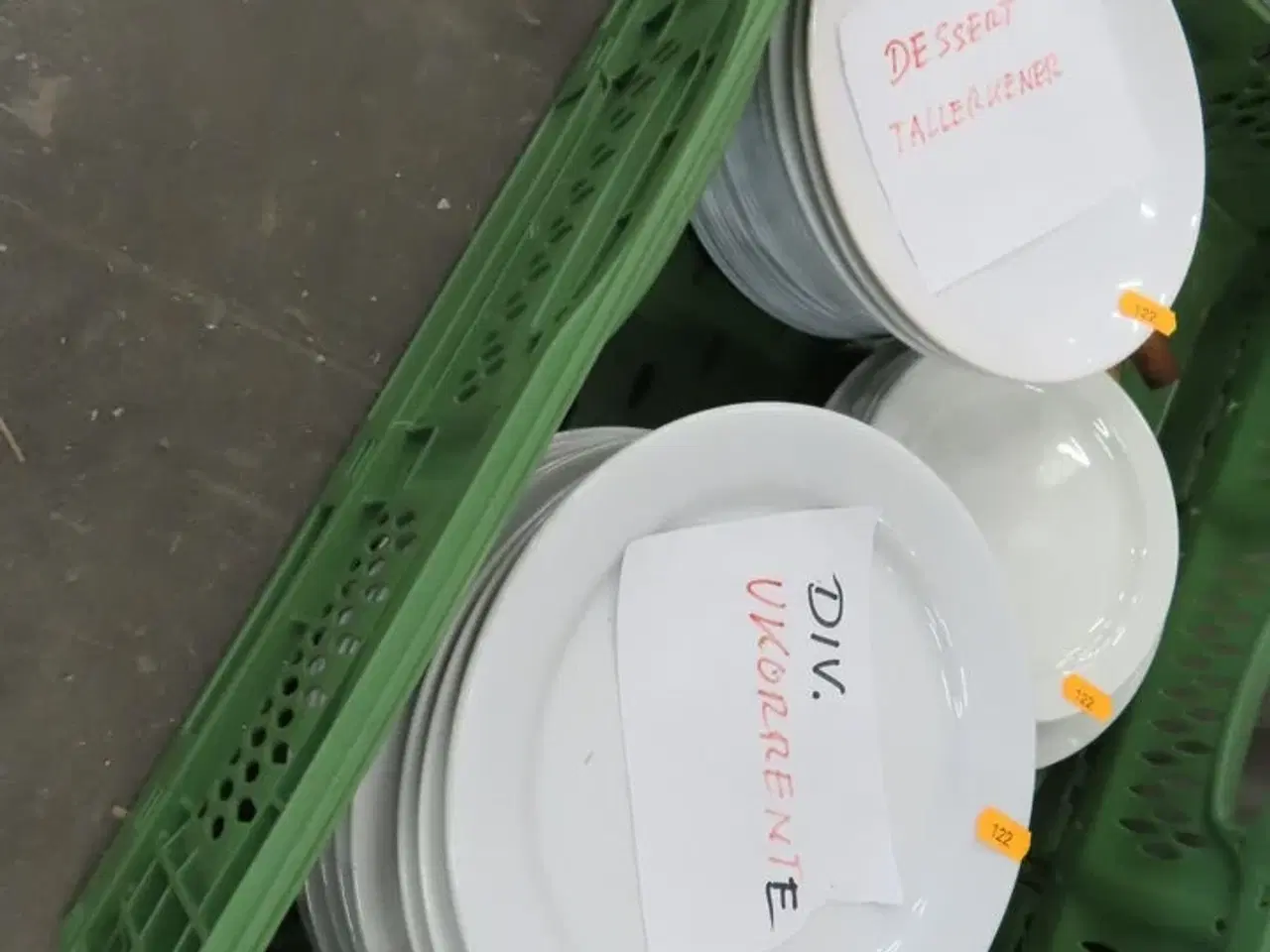 Billede 2 - Kasser med blandet porcelæn og fade