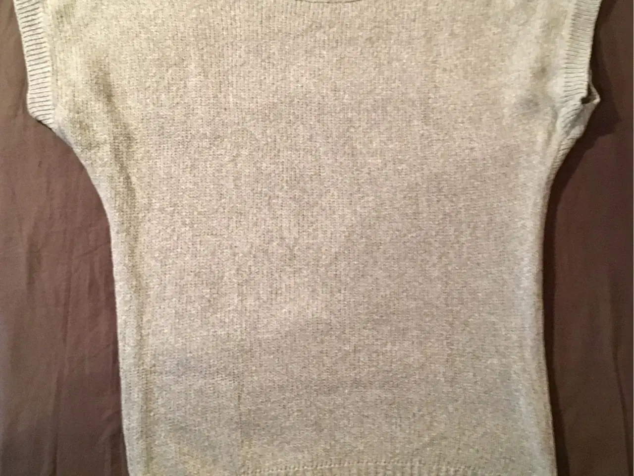 Billede 1 - Lysegrå strikket bluse til salg