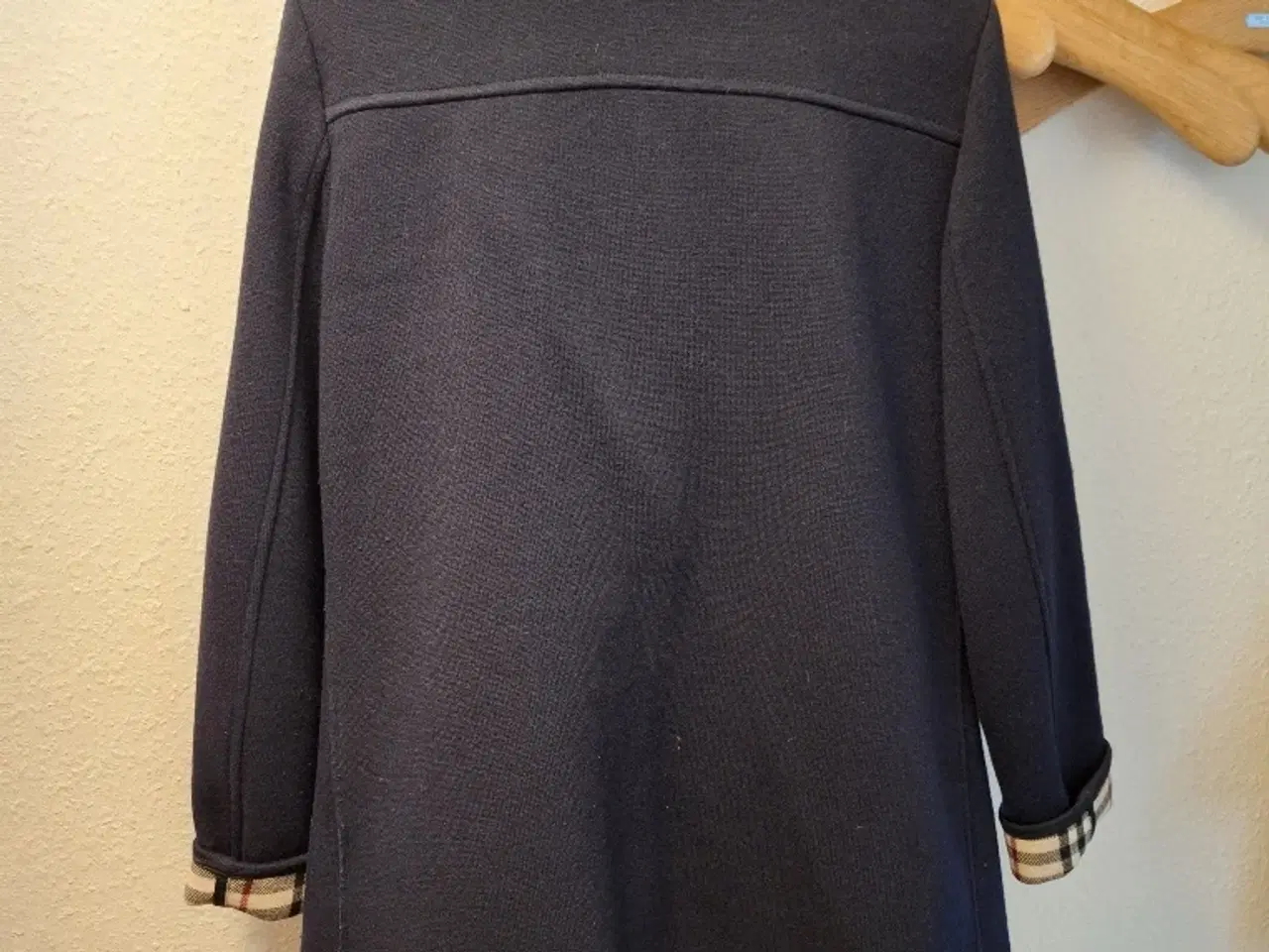 Billede 2 - Burberry vintage jakke dame størrelse 42 blå farv.