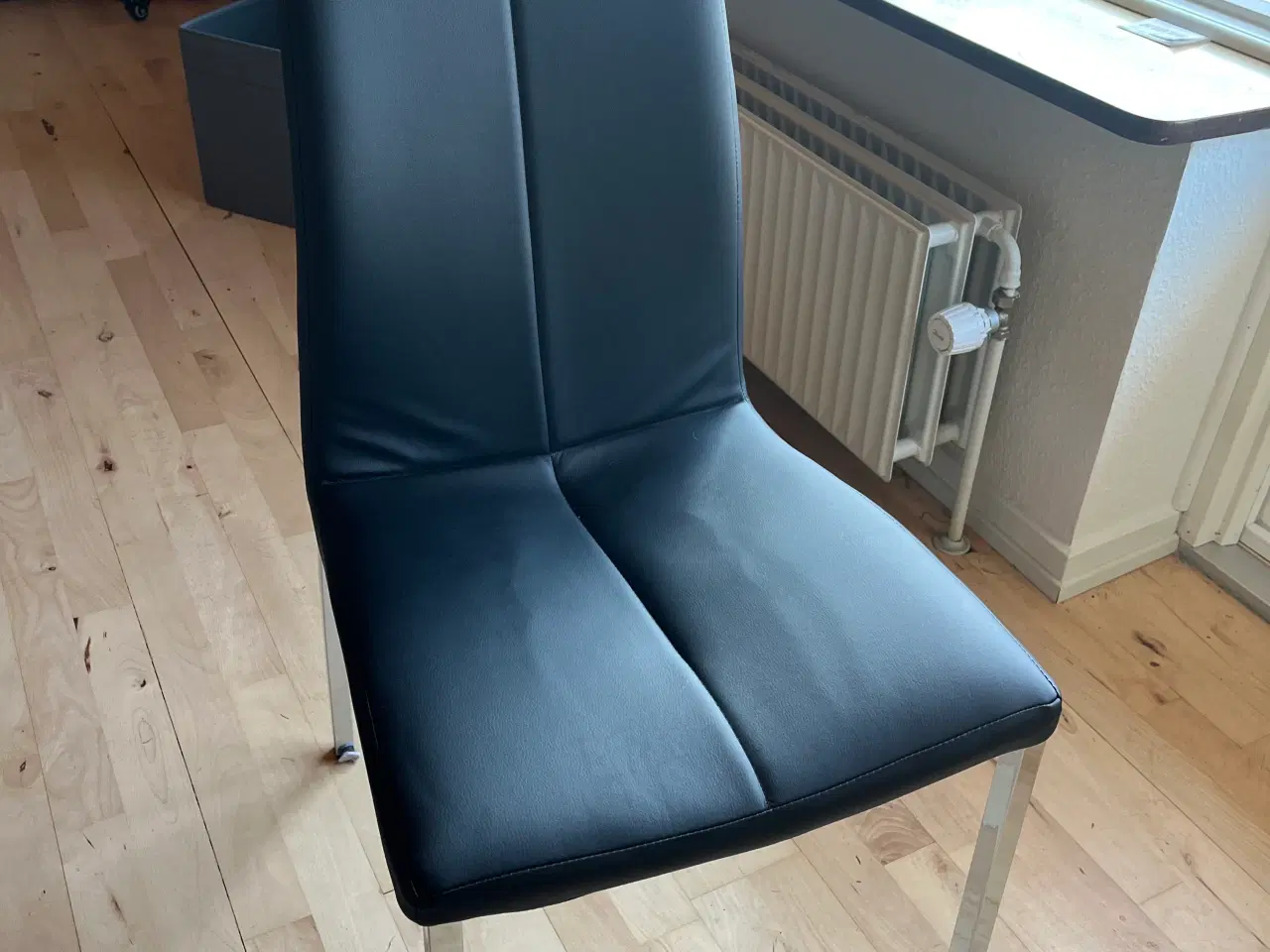 Billede 3 - Spisebord med 6 stole 
