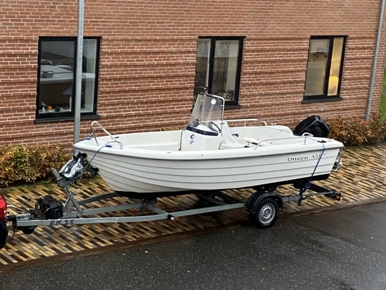 Billede 1 - Styrepultjolle Uttern 51A påhængsmotor Mercury EFI