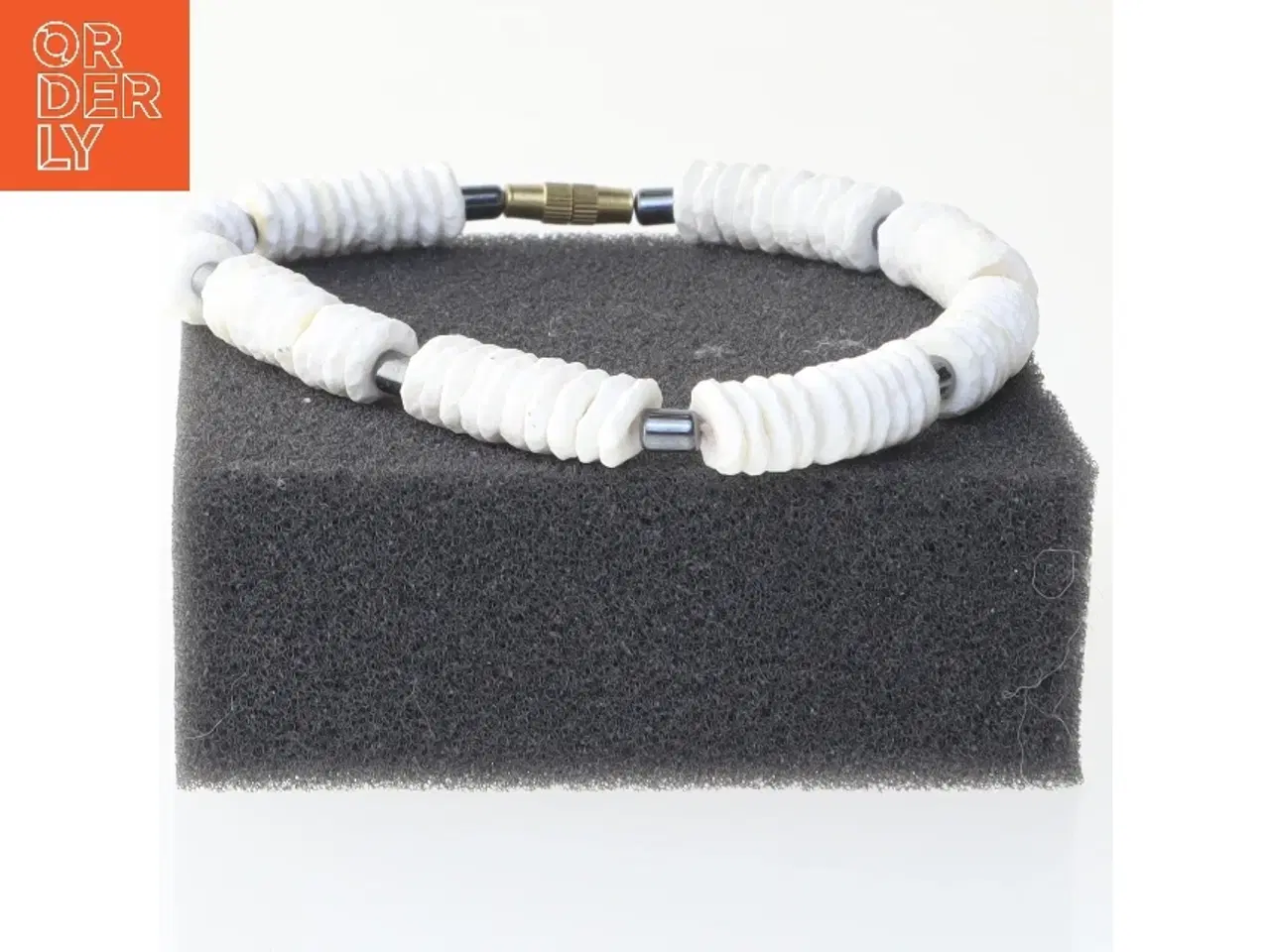 Billede 2 - Perlehalskæde med hvide og sorte perler (str. Ø 8 cm)