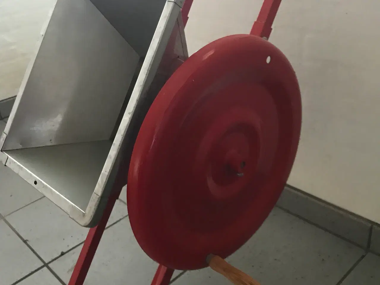 Billede 1 - Æble kværn med stor sving hjul