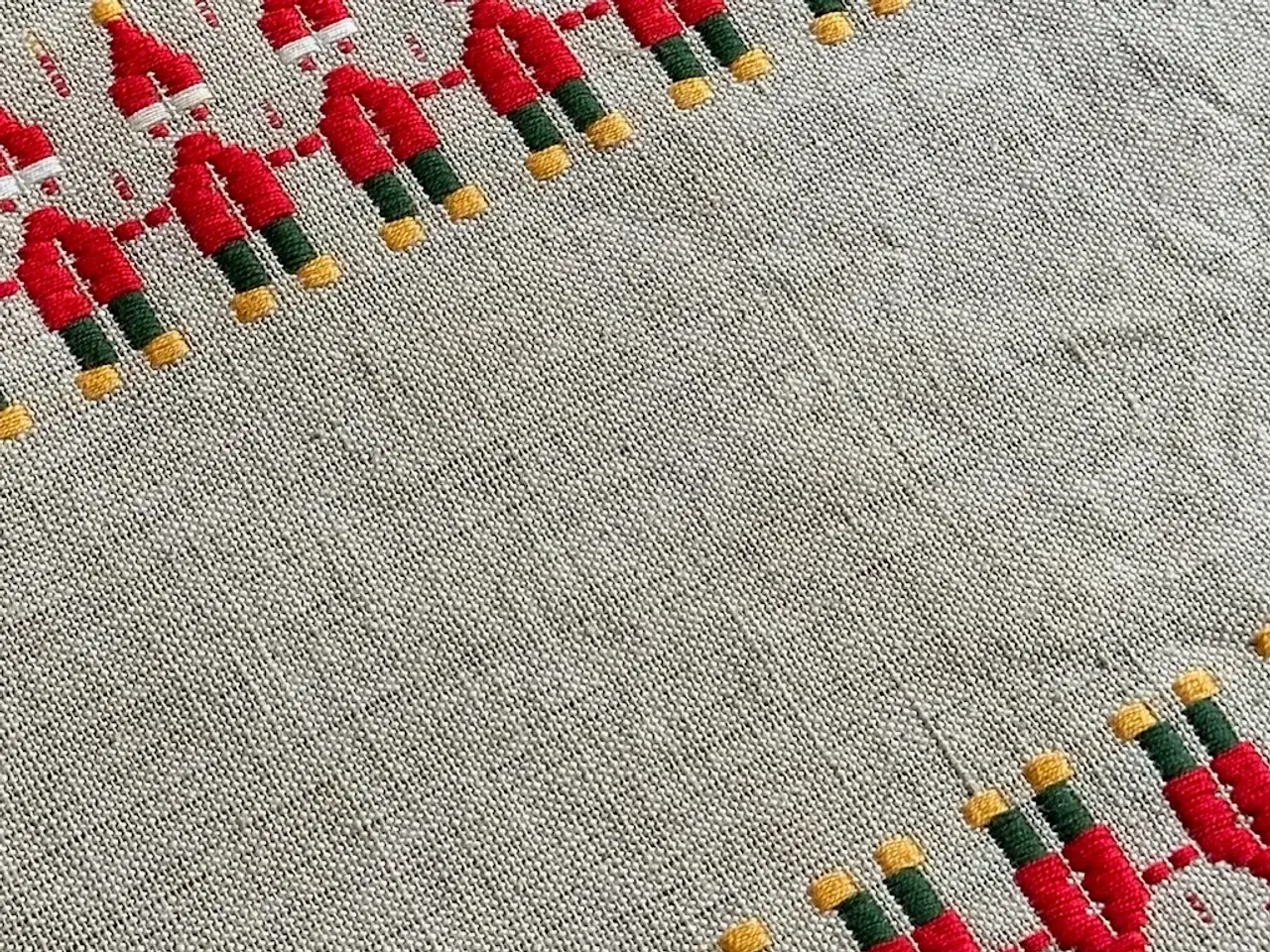 Billede 3 - Bordløber m nisser, 116 x 19 cm