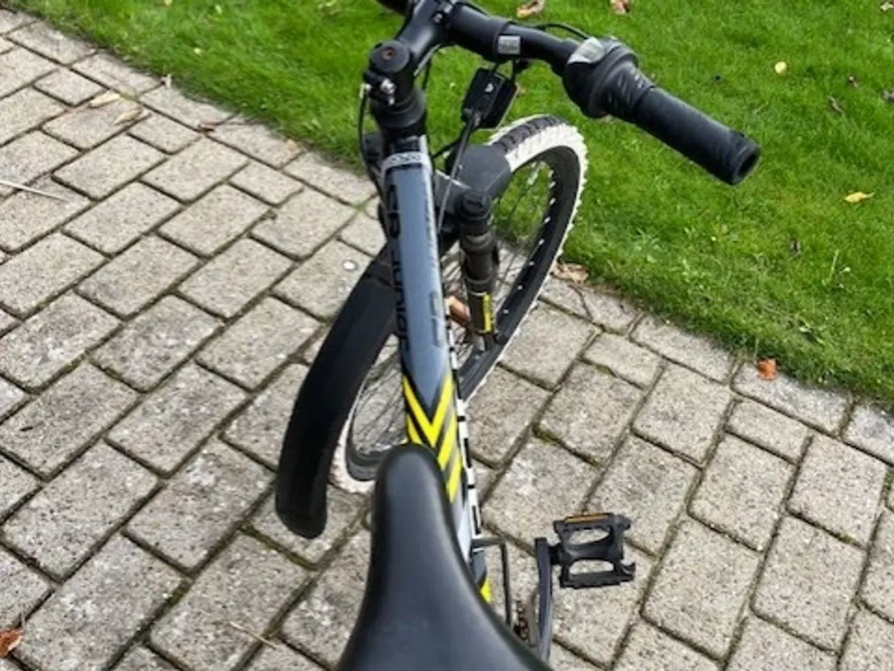 Billede 2 - Pæn og meget velholdt drenge cykel til salg,  