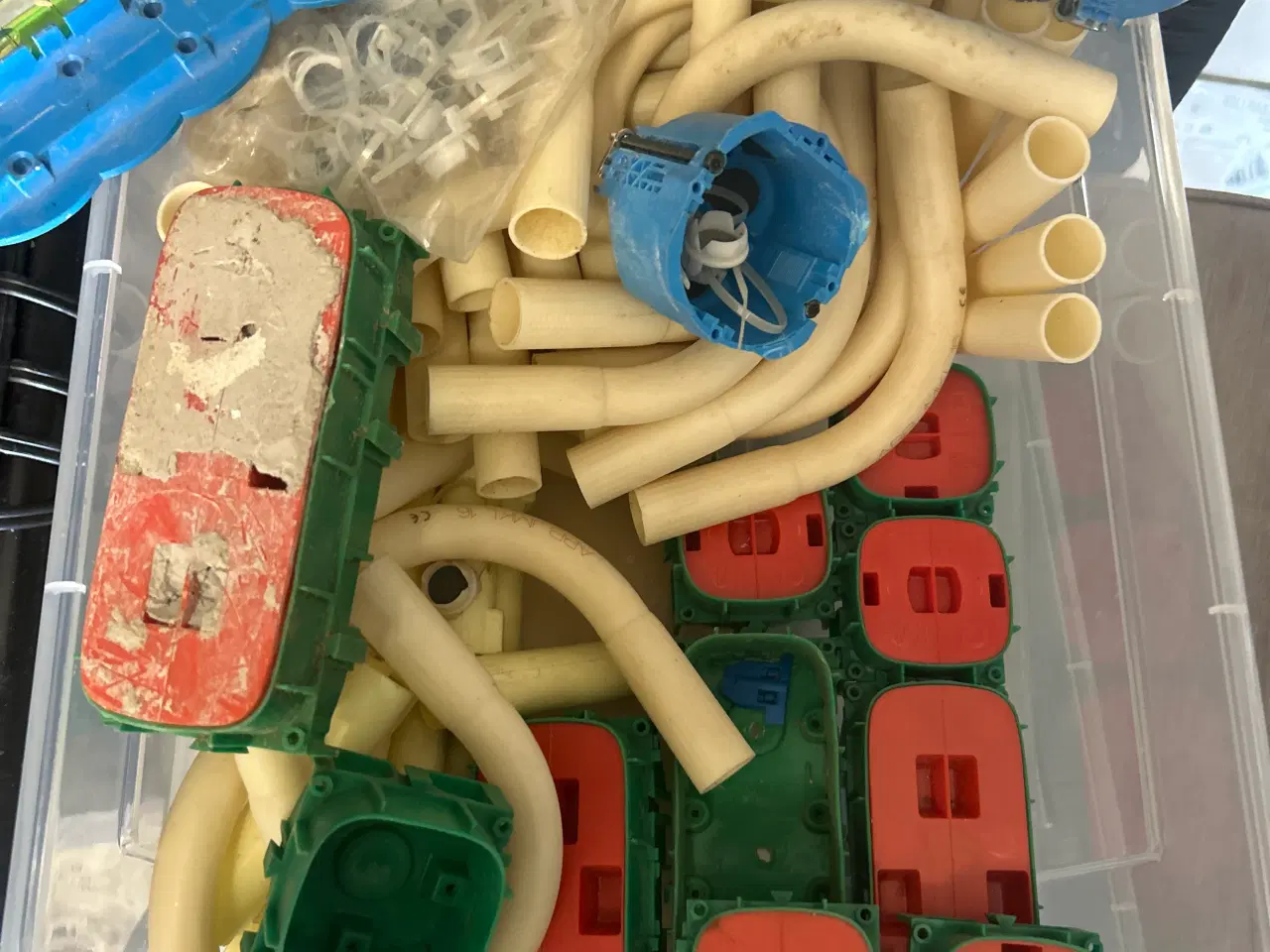 Billede 1 - Div indmuringsdåser til mur og gips samt vinkler