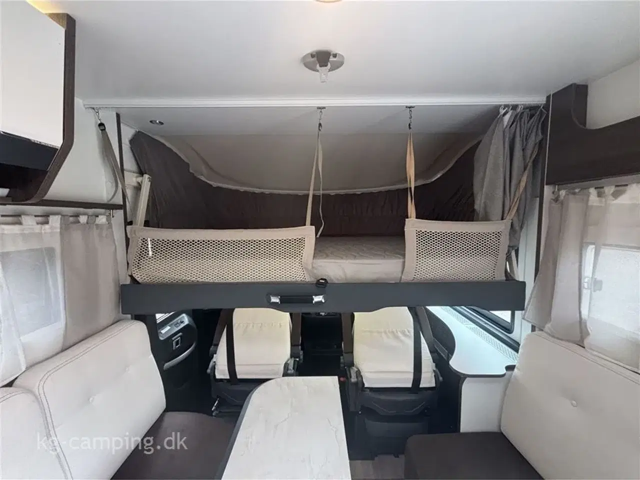 Billede 14 - 2022 - Benimar Amphitryon 998 4400 kg   Kraftfuld helintegreret autocamper med ALDE-varme og masser af komfort!