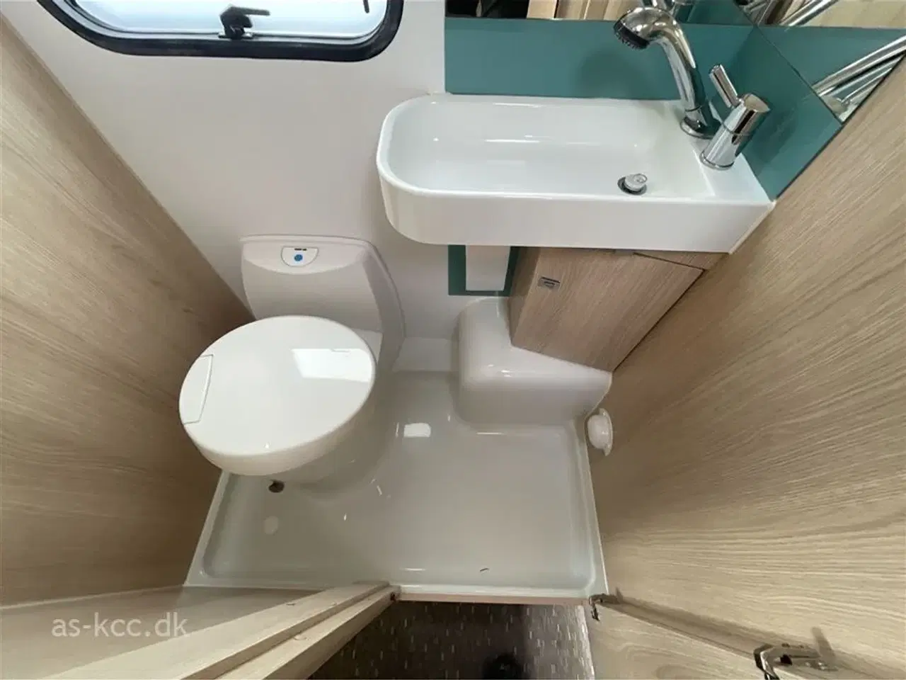 Billede 7 - 2022 - Adria Aviva 400 DK   Adria Aviva 400 DK årg 2022 4 sovepladser, 4 siddepladser Posemarkise, Isabella Sun Shine med front.