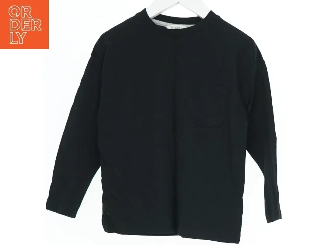 Billede 1 - Langærmet sort t-shirt fra Mango (str. 116)